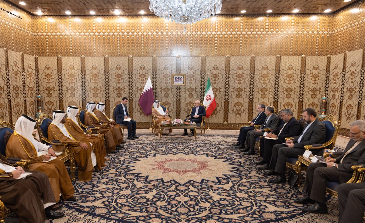 MBA_AlThani_'s tweet photo. تؤمن دولة قطر بأن الحوار والحلول الدبلوماسية يظلان السبيل الأمثل لمعالجة الخلافات وتجاوز الأزمات. وقد جاءت زيارتي إلى طهران، التي أجريت خلالها مباحثات مع فخامة الرئيس الدكتور @drpezeshkian وعدد من المسؤولين الإيرانيين، تأكيدًا على مواصلة جهودنا لخفض التصعيد وإعلاء المصلحة المشتركة لدول المنطقة وشعوبها، والعمل على تهيئة الظروف التي تعزز الأمن والاستقرار وتفتح المجال أمام الحلول السلمية، بما في ذلك التأكيد على أهمية احترام حرية الملاحة في مضيق هرمز وفقًا للقانون الدولي.