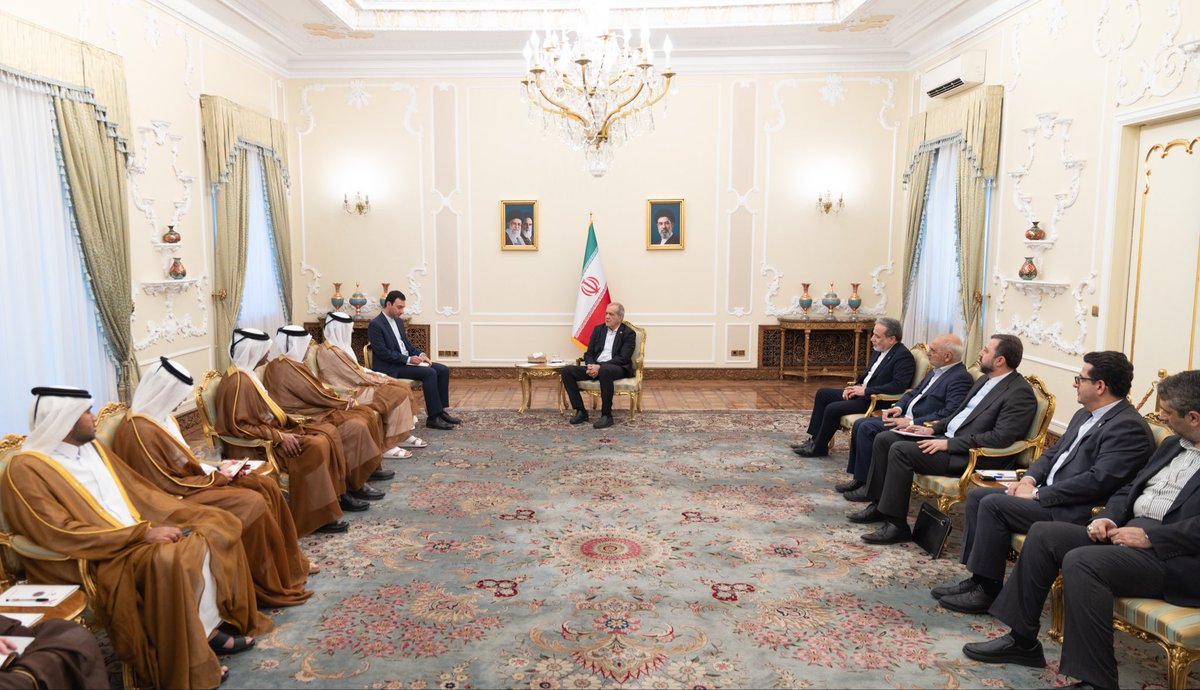 MBA_AlThani_'s tweet photo. تؤمن دولة قطر بأن الحوار والحلول الدبلوماسية يظلان السبيل الأمثل لمعالجة الخلافات وتجاوز الأزمات. وقد جاءت زيارتي إلى طهران، التي أجريت خلالها مباحثات مع فخامة الرئيس الدكتور @drpezeshkian وعدد من المسؤولين الإيرانيين، تأكيدًا على مواصلة جهودنا لخفض التصعيد وإعلاء المصلحة المشتركة لدول المنطقة وشعوبها، والعمل على تهيئة الظروف التي تعزز الأمن والاستقرار وتفتح المجال أمام الحلول السلمية، بما في ذلك التأكيد على أهمية احترام حرية الملاحة في مضيق هرمز وفقًا للقانون الدولي.