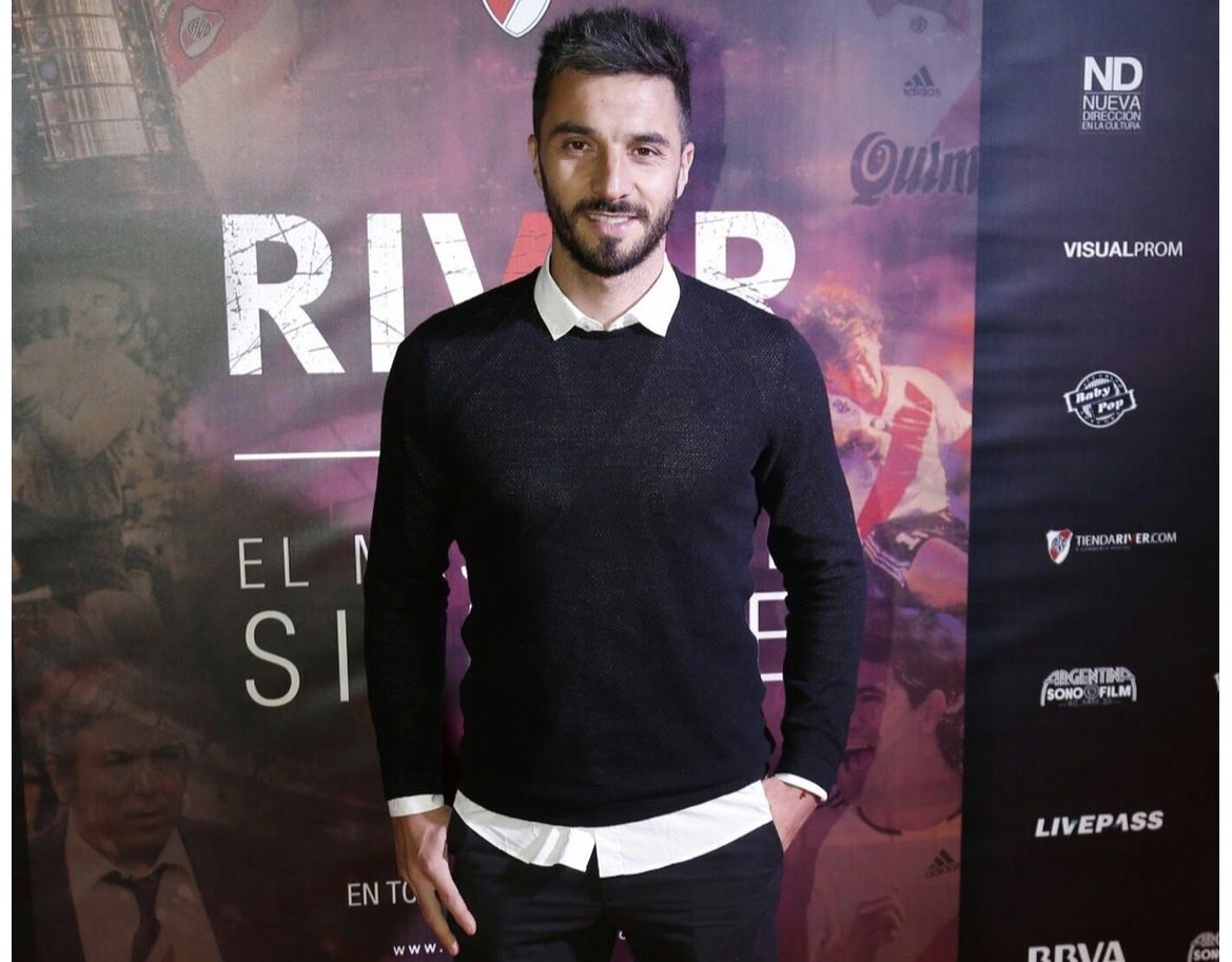 juliscarp_'s tweet photo. El próximo DT de River tiene que ser Scocco. Ni idea como dirigiría, pero al menos si perdemos lo tenemos de traje en el banco y se nos pasa el enojo. https://t.co/uDmMkx4MNB