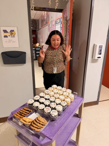 merkelisd's tweet photo. 🍰BOY Testing ran like a piece of cake!

A sweet shoutout to our incredible Merkel Middle School teachers and staff for making Beginning-of-Year testing run so smoothly!

To show their appreciation, MMS brought their campus a sweet treat. 💜💛 https://t.co/qGkWHBjCNE