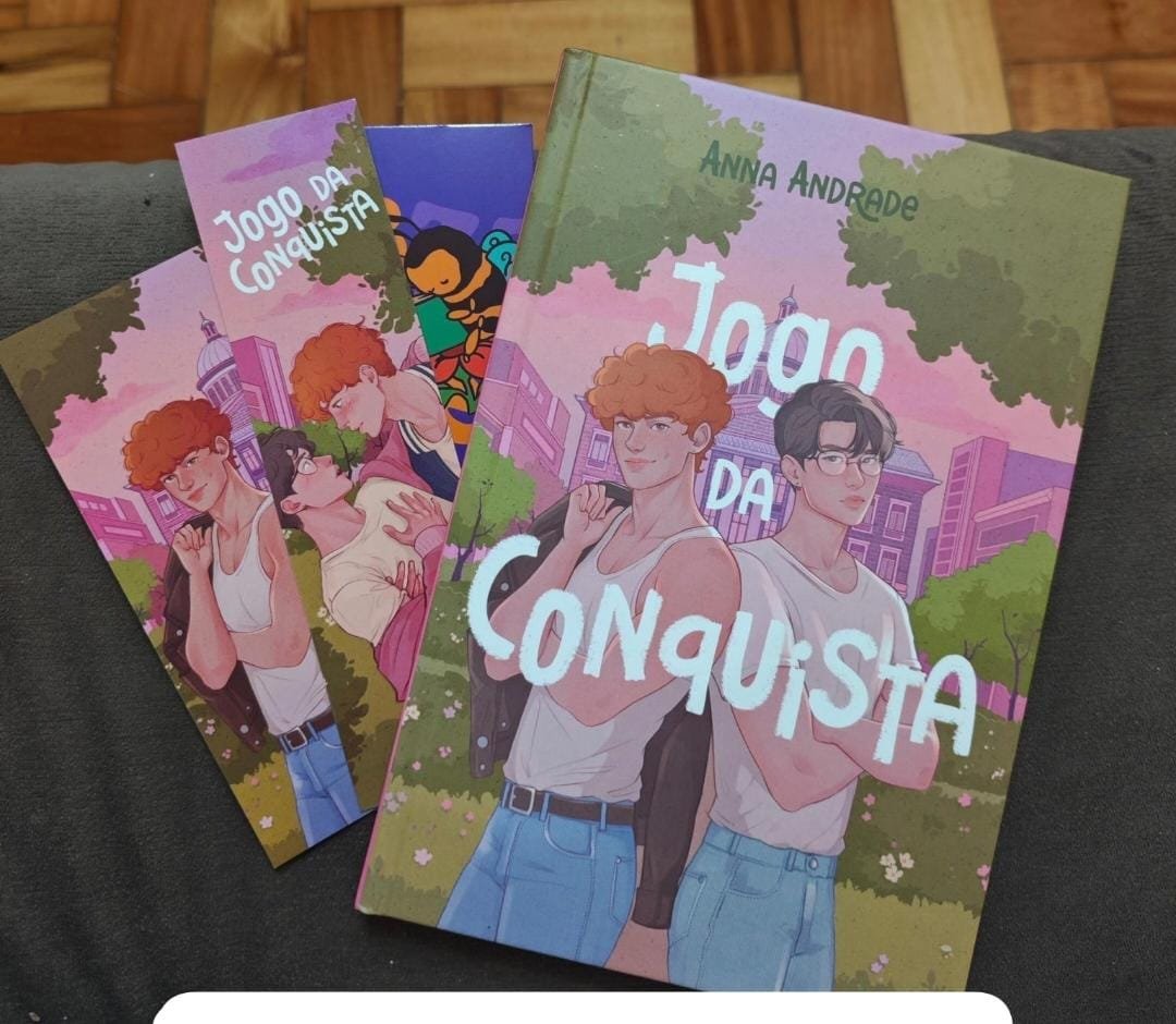bangtandck's tweet photo. Tenho esses três livros da editora Sunbee para venda. Todos em ótimo estado e com alguns brindes. 
Versão capa dura. 
Valor 55 cada com frete incluso.
Tenho feedbacks. 
#ficbook #fanfic #fic #lgbt #safico #gay https://t.co/hEBGvr1WNN
