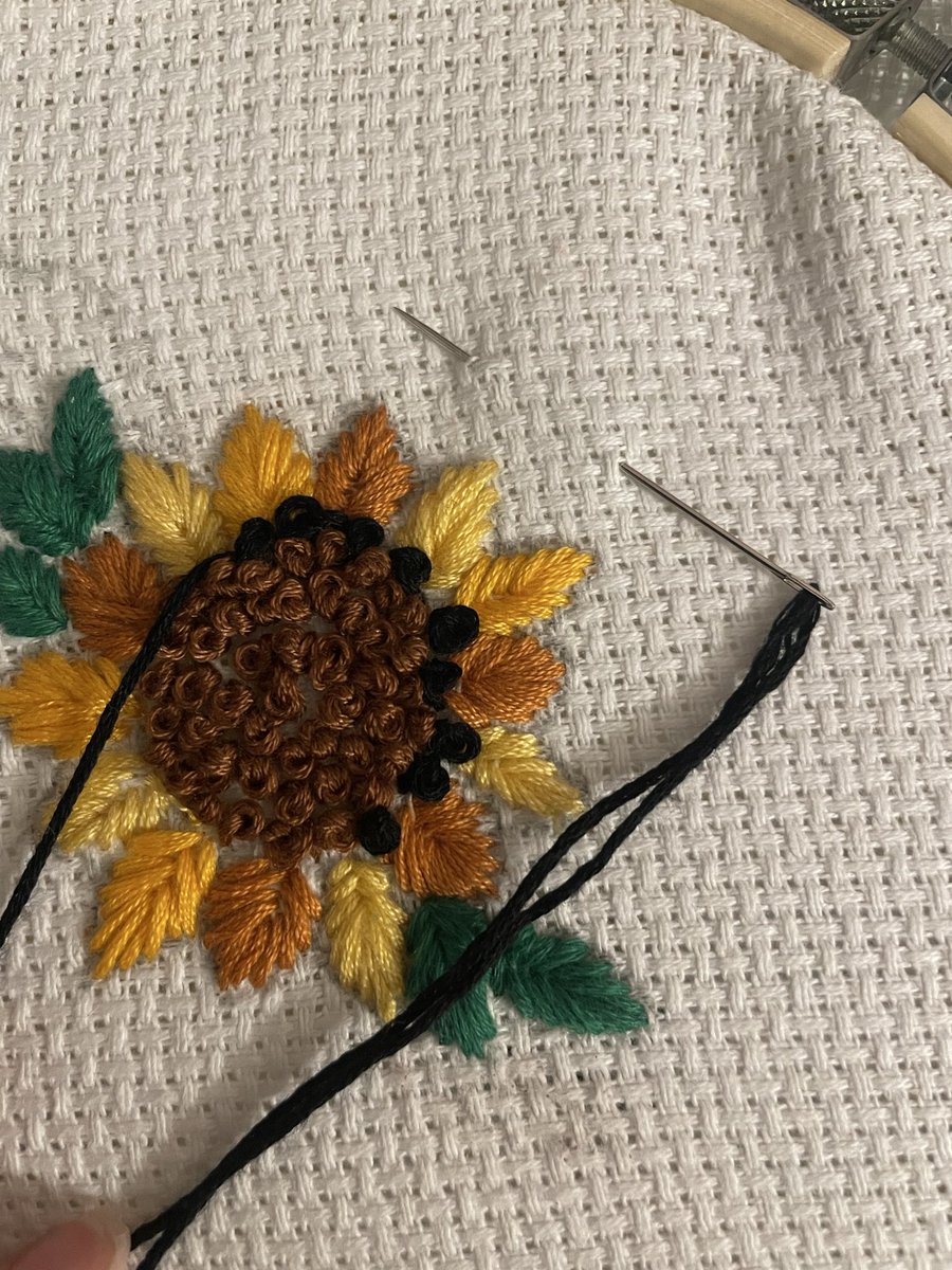 nevermindea's tweet photo. قاعدة اشتغل على وردتي الجميلة🌻🥰 https://t.co/pf26EBrBZw