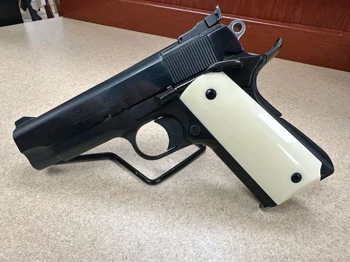 DRAKOKINGbicc's tweet photo. 🛑GONE!🛑
Beautiful 1988 production model Colt Delta Elite 10mm Government 1911 🤤 
✅ Full Accessory Kit
✅ Hard Case Included
✅ FREE Box of Ammo
#training #shootingrange #everydaycarry #firearmphotography #ammo #weapon #gunlife #m #gunstagram #nra #x #ak #shotgun #tacticalgea https://t.co/TpWDysTU9O