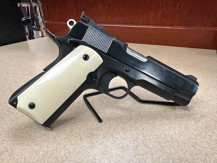 DRAKOKINGbicc's tweet photo. 🛑GONE!🛑
Beautiful 1988 production model Colt Delta Elite 10mm Government 1911 🤤 
✅ Full Accessory Kit
✅ Hard Case Included
✅ FREE Box of Ammo
#training #shootingrange #everydaycarry #firearmphotography #ammo #weapon #gunlife #m #gunstagram #nra #x #ak #shotgun #tacticalgea https://t.co/TpWDysTU9O