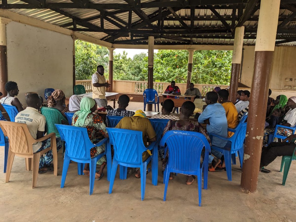 anvt_togo's tweet photo. Afin de promouvoir l'entrepreneuriat agricole rapide, durable et rentable, les #VEC ont été formés par l'entreprise «Agri Champ Bio» sur la culture des pleurotes à Kabou, le 24 Août.
Ils ont été entretenus sur les techniques de production et de la commercialisation.
#ANVT https://t.co/xDIMh19dHF