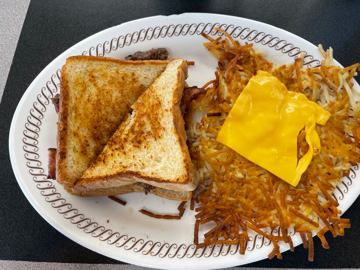 missh8ter's tweet photo. this cannot be the same waffle house you all swear by……. https://t.co/1XLGdhXmKE