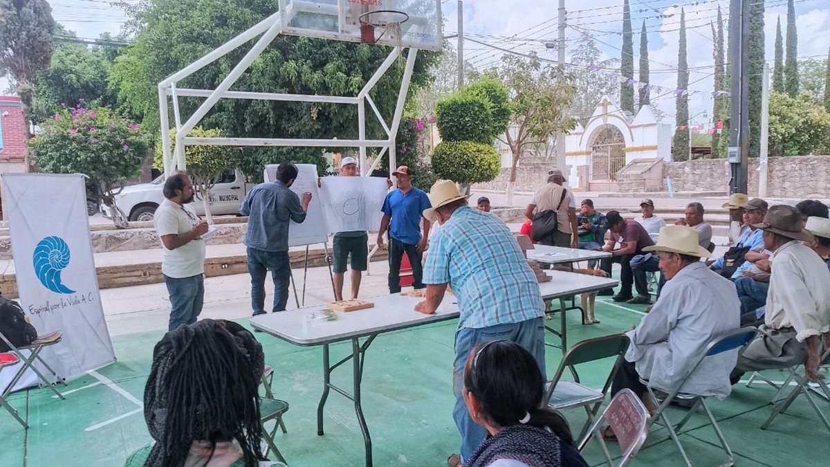 EspiralAC's tweet photo. En San Juan Teitipac llevamos a cabo el Círculo “Hombres que trabajan por la equidad de género” 
Un espacio para cuestionar roles y construir relaciones desde la igualdad y la vida libre de violencia.💜🤝
#EquidadDeGénero #IgualdadDeGénero #VidaLibreDeViolencia https://t.co/EpJtqiU2W7