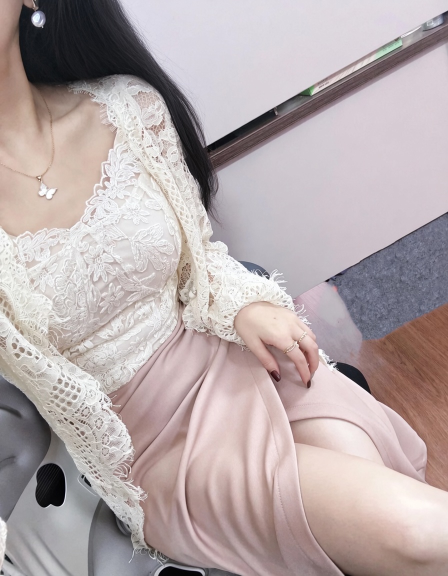 sonmesalwy's tweet photo. Soft lace, softer vibes 
#PinkSkirt #SoftGirlEra https://t.co/m9P2Q1eYR8