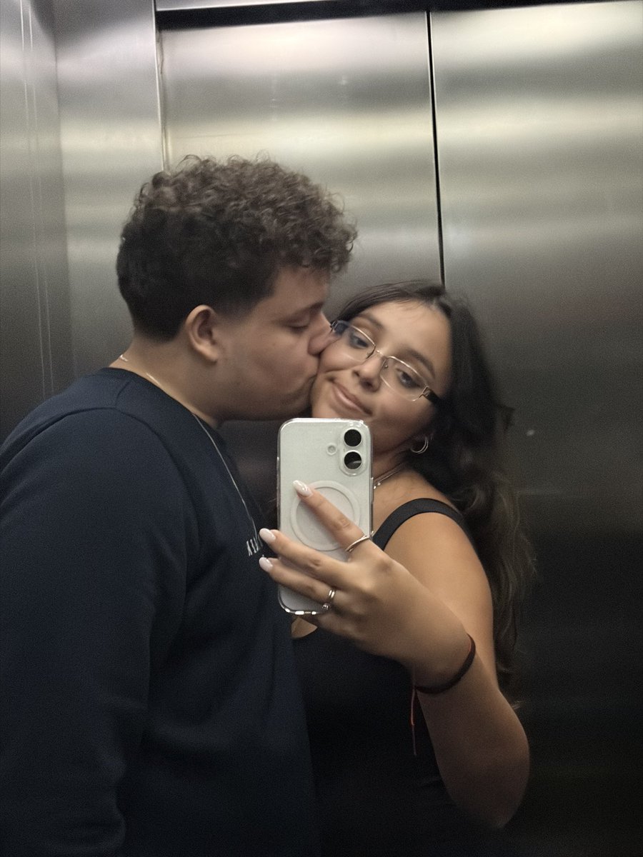 swordarling's tweet photo. como começou  // como estamos

bem frase de filme pra ele não se apaixonar por mim https://t.co/GMkeD9euiM