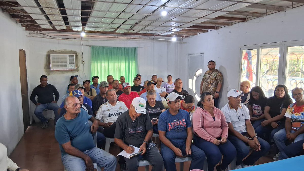 ventezuliav's tweet photo. #Zulia Liderazgo comprobado de @VenteVenezuela en el Municipio La Cañada de Urdaneta💪🏻

✓ Coordinación de Asociaciones Ciudadanas Estadal 
✓ Comisionado Laboral Estadal 
✓ Estructura política municipal 

¡Nos organizamos para lograr la LIBERTAD nacional! 🇻🇪

#VenteEsLaGente https://t.co/51XhNteyZS