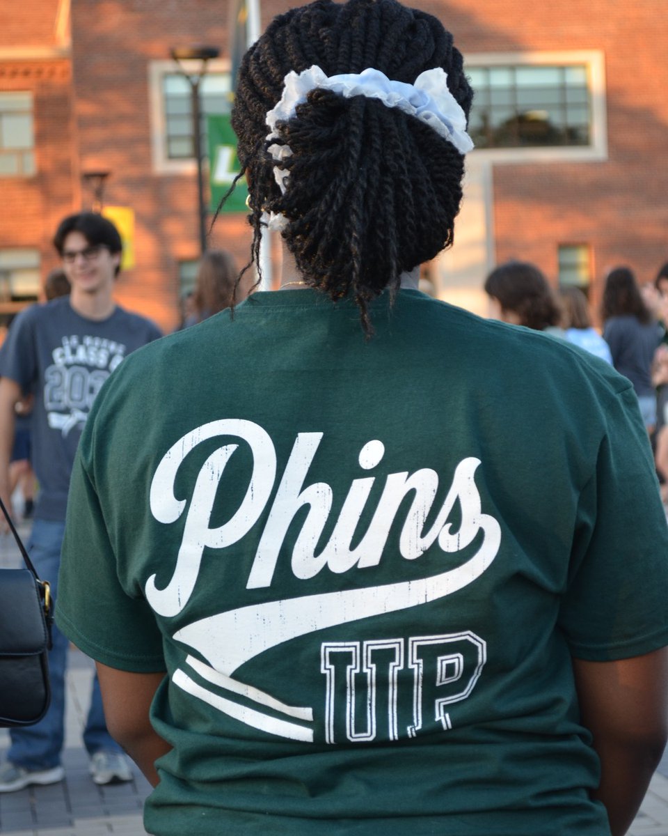 LeMoyne's tweet photo. We loved seeing so many smiling faces as our newest Phins found their Phamily and started making The Heights feel like home during Fall Arrival! https://t.co/R8p4VD1gH6