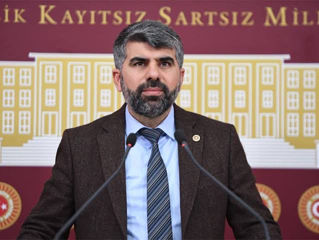 OdakTV1's tweet photo. HÜDA PAR Milletvekili Faruk Dinç:

“Adli süreçlerde; masumiyet karinesi, suç ve cezanın şahsiliği ile tutuklamanın istisnai bir tedbir olduğu ilkeleri titizlikle gözetilmelidir.

Kaçma şüphesi bulunmayan ve bir anne olan Sayın Semra Kuytul’un tutuklu yargılanmasını ölçülü bulmuyor, bir an önce tahliye edilmesi gerektiğini ifade ediyoruz.”