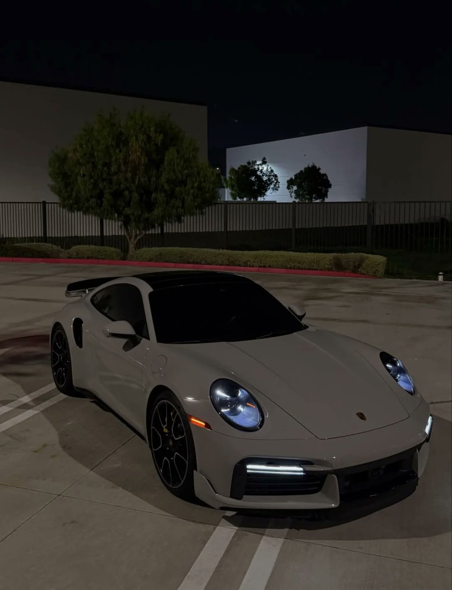 flowers3496's tweet photo. Porsche 911 Turbo S https://t.co/Z0VumudOXE