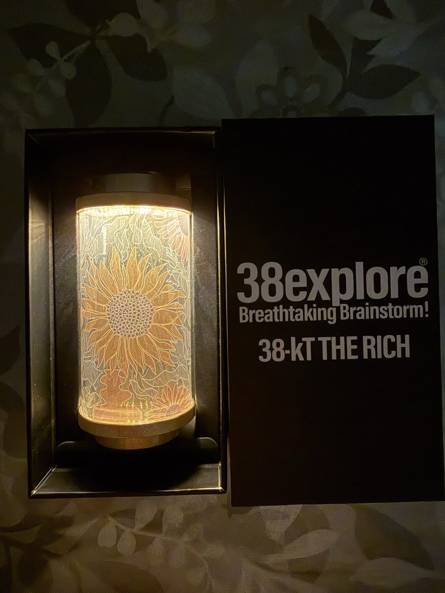 shohe_mode's tweet photo. 【抽選販売】38-kT THE RICH Sunflower
キャンドルモード搭載の特別な38灯
温もりあふれる幻想的な空間を演出してくれます。#38explore #株式会社38研究所 https://t.co/jBnXA4TyNX