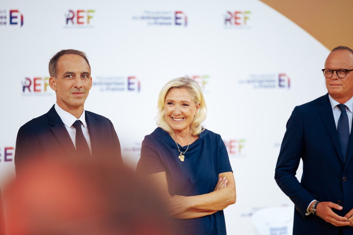 MarionMarechal's tweet photo. - Baisse d’impôts et 125 milliards d’euros d’économies. 
- Supression des organismes inutiles, des impôts de production et des normes qui étouffent.
- Stabilité et soutien pour les entreprises. 

@MLP_officiel claire et nette dans ses propositions pour redresser le pays lors de ce premier débat présidentiel #LaRef26. 

Des échanges, on ne retient que deux visions : la sienne et celle - dangereuse et mortifère - de Mélenchon.