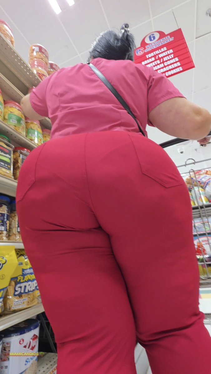 miamicandid's tweet photo. Latina MILF with the monstrous bubble in red scrubs and a wedged VPL. I was all over her but eventually she caught on to me. https://t.co/r7EOw5q7Dx