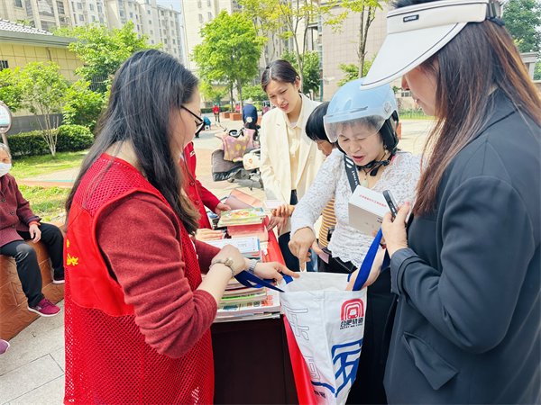 maroane90's tweet photo. Join our weekend community book swap this Sat 10am-2pm at Central Park Pavilion! Bring 2+ pre-loved books, take new reads u0026 chat with neighbors. Free u0026 all ages welcome https://t.co/cDap8iaBVx