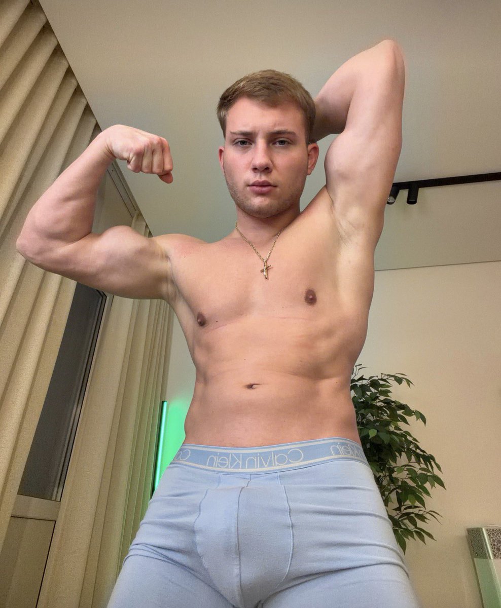 ALPHAJONYmi's tweet photo. One flex one shirtless picture suddenly your attention belongs exactly where I want it keep wondering what I’m hiding keep checking for the next post and maybe I’ll reward your patience with another little glimpse maybe👿#Findom #MuscleDom #Findom #Tease #AlphaDom #GymBody #RT https://t.co/gtjGxEUlk8