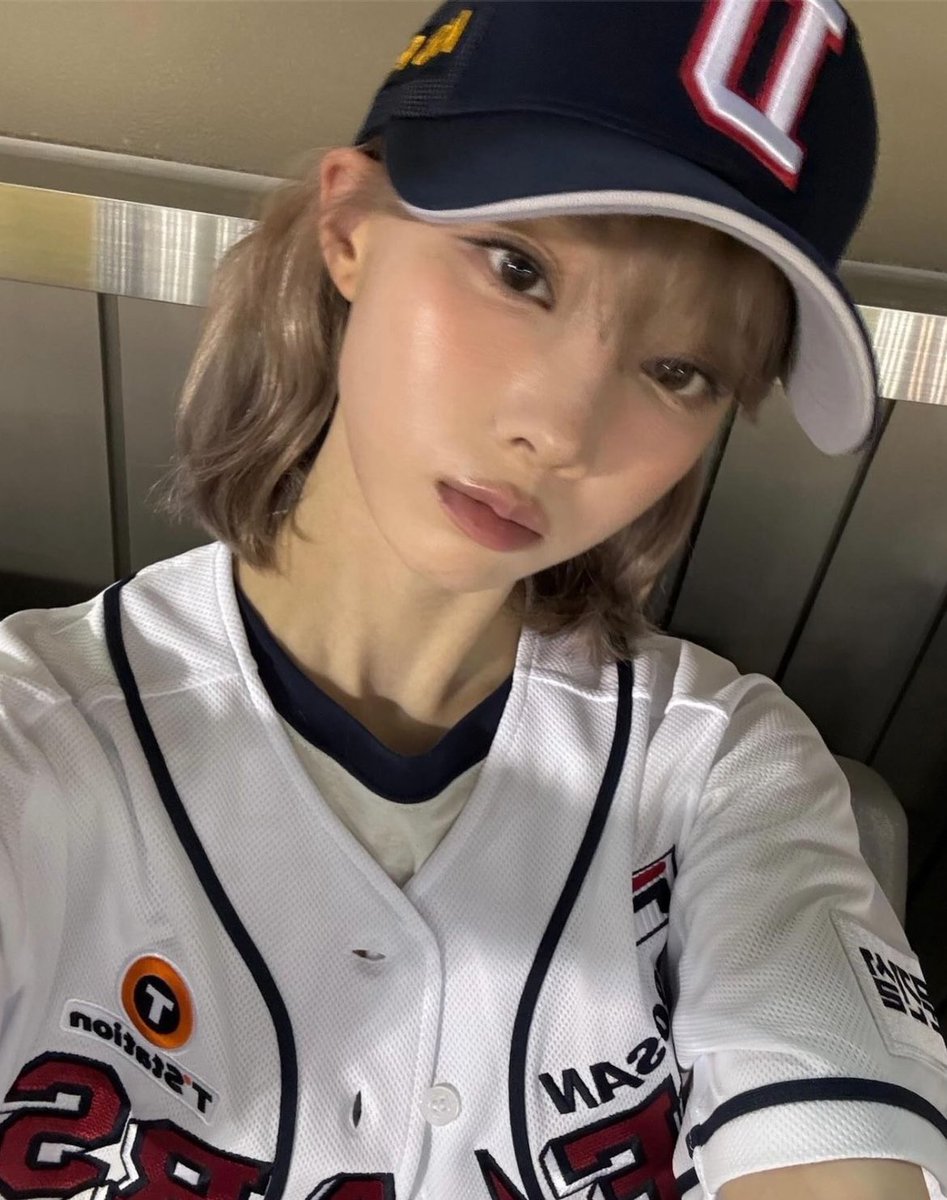 mjkmwntr's tweet photo. WINTER will throw the ceremonial first pitch for the Doosan Bears today at 6:30 PM KST! 

Start using the tags at 6 PM KST: 

WINTER/RETURNS/TO/PITCH
#.WINTERxDoosanBears
#.윈터시구_승요시켜줘 https://t.co/1VCO3EA80d