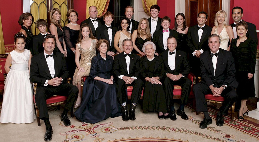 MacBadger69's tweet photo. Glenn Close looks like every member of the Bush family all at once.

#GlennClose #GeorgeBush #GeorgeWBush #JebBush #BarbaraBush @BushsBeans https://t.co/Fh3G1gDSd2