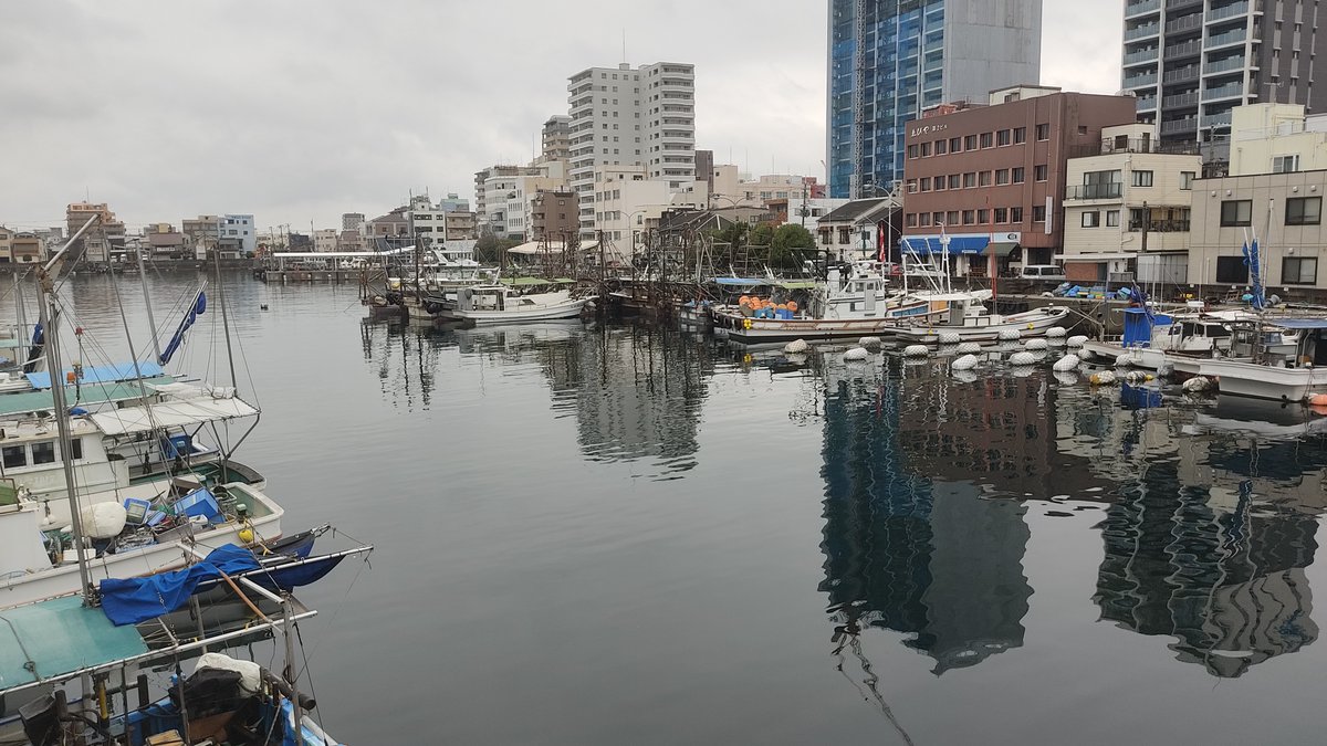 BeyondtheNwsir's tweet photo. Pit stop in Akashi, Hyogo on the way back from Okayama. Walked through the vibrant Uontana fish market, checked out the port, and grabbed authentic Akashi-yaki—fluffy octopus dumplings dipped in warm dashi broth. Pure seaside perfection. 🐙✨

#Akashi #Hyogo #Akashiyaki https://t.co/bwcF8mOLpW