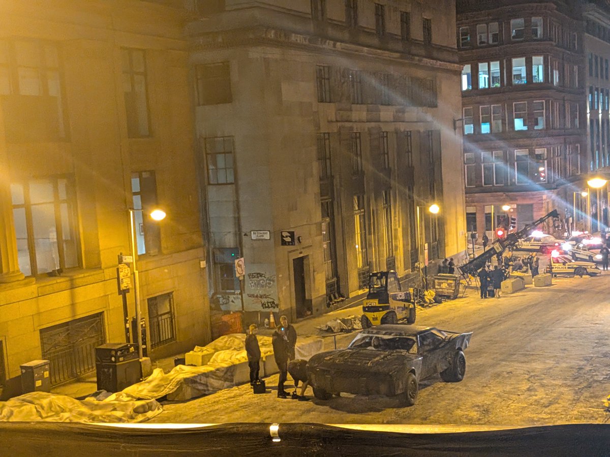 hoeBread36's tweet photo. FUCKIN BATMOBILE LADS #THEBATMANII https://t.co/WQDeaowsKG