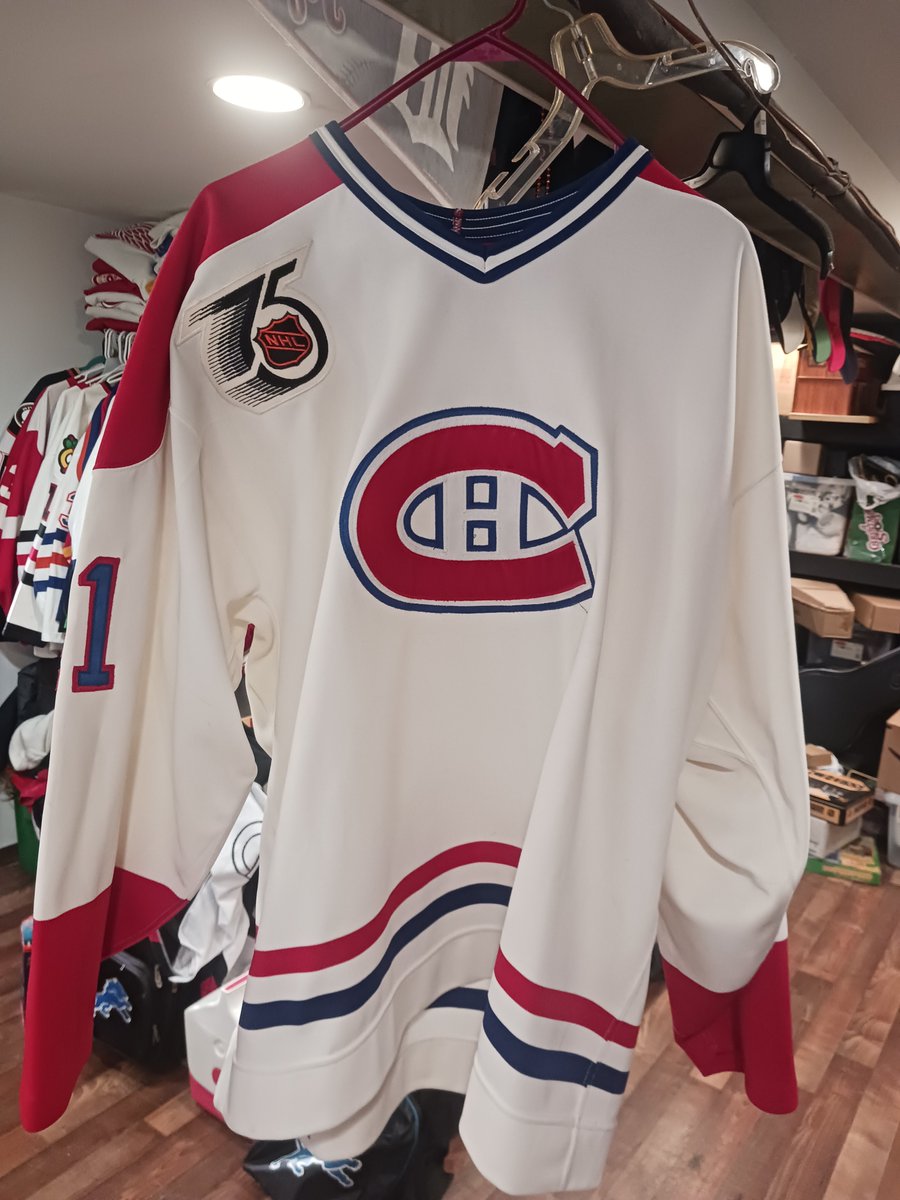 Detroitmike27's tweet photo. @SeanPBali picked up Brent's home jersey from 91-92 https://t.co/RJbJFMgDJw