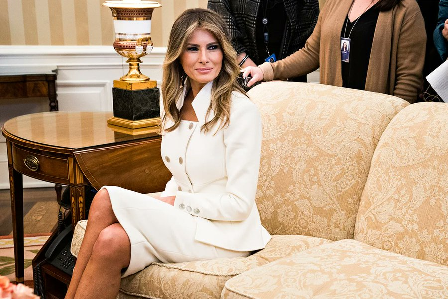 politvidchannel's tweet photo. BREAKING: First Lady Melania Trump has been accused of being a "Sex Worker" https://t.co/BrvjwVwMK6