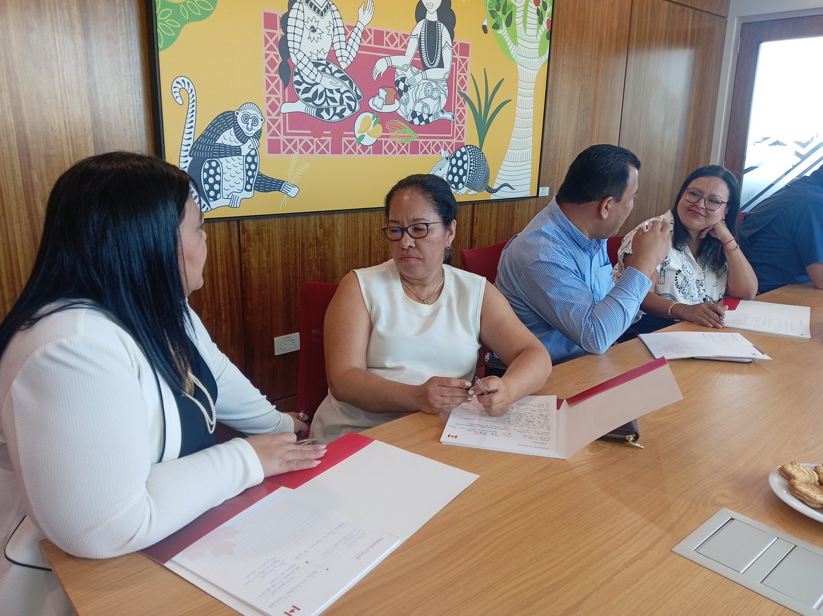 CanEmbSV's tweet photo. 🍁🇨🇦 A new chapter of the #CanadaFund For Local Initiatives is underway! 
🤝We brought together the organizations that will implement 7 projects in 2026-27.
We shared key guidelines and exchanged experiences to help create a positive impact in #ElSalvador. 🍁🇨🇦

#65Anniversary https://t.co/D16wvq3n7o