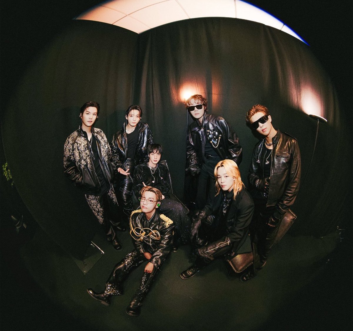 ARIRANGWT's tweet photo. Most attended concerts by an Asian act at Stade de France, Paris:

1. #BTS_ARIRANG 92,5K, 2026
2. #BTS_ARIRANG 92,5K, 2026 
3. ___ 58,6K, 2025
4. ___ 58,6K, 2025
5. #LoveYourself_Tour 53,6K, 2019
6. #LoveYourself_Tour 53,6K, 2019

#방탄소년단 #BTS #BTS_WORLDTOUR_ARIRANG
#BTS_WORLDTOUR_ARIRANG_EUROPE
#BTS_WORLDTOUR_ARIRANG_PARIS