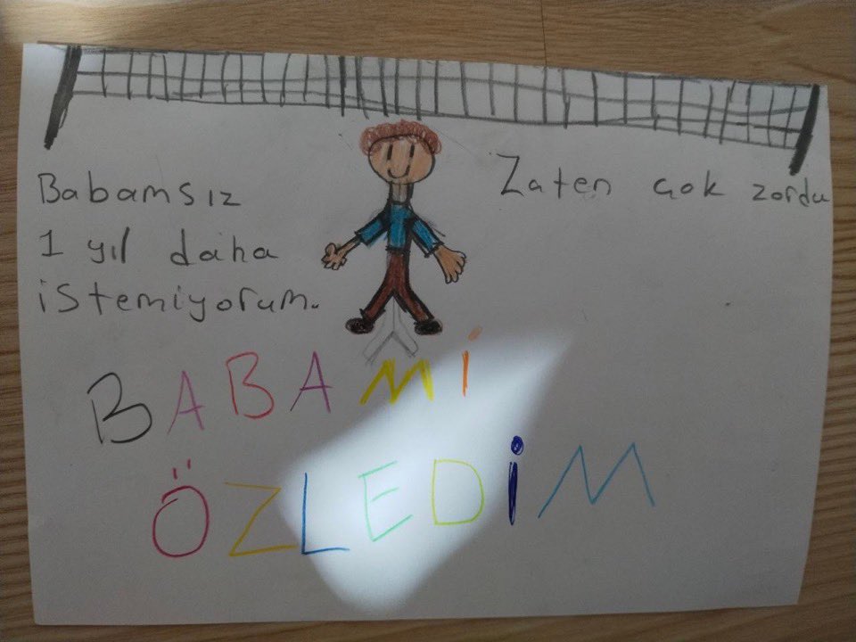 Esrkcnn's tweet photo. 🌸 Ailesinden uzakta görev yapan her öğretmenin hikâyesi farklı. Kiminin evinde sağlık mücadelesi, kiminin bakım sorumluluğu, kiminin bekleyen bir çocuğu var. Bu farklı hayatların görülmesini diliyoruz. 🤍
#MaarifinMimarindanilEmri @Yusuf__Tekin @RTErdogan @EmineErdogan @mebpgm 6 https://t.co/WAR8LpsYZs