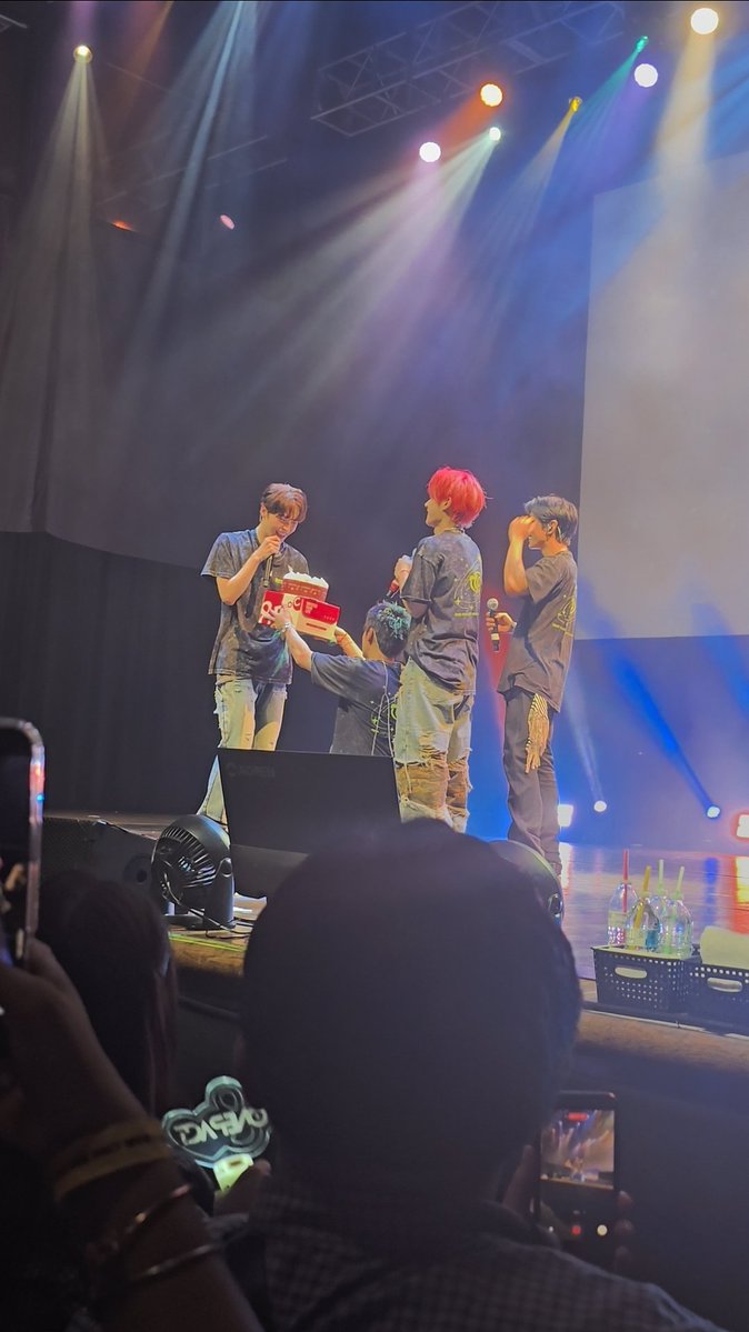 m30wtungz's tweet photo. I really miss them sm https://t.co/0IqyaLDtDx