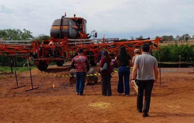 JuanAlcaBri's tweet photo. PUENTE KYJHÁ. CANINDEYÚ.
Junior Da Silva Perondi(33), perdió la vida al electrocutarse cuando estaba lavando una maquinaria agrícola y con el cuerpo mojado intentó apagar un compresor de aire eléctrico. Ocurrió en la colonia Alborada. https://t.co/ZhMjrWLWk9