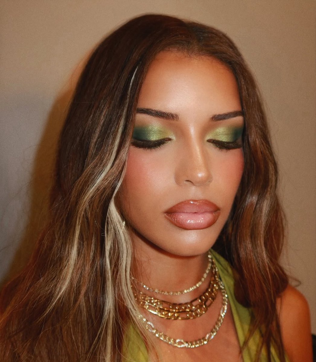 kaydabase's tweet photo. Kayda looks gorgeous in photos posted by makeup artist basedkenken on Instagram. https://t.co/XU90VfPV9E