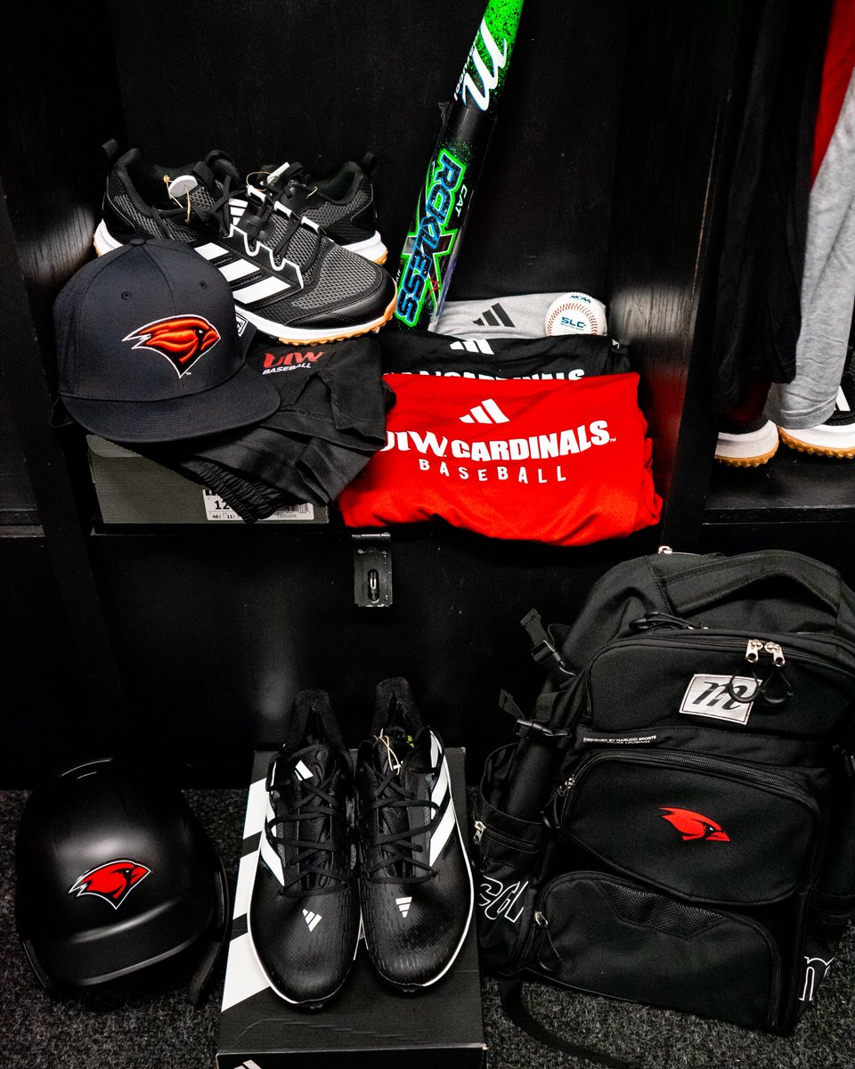 UIWBaseball's tweet photo. Fitted for fall 🍂

#TheWord | #TakeFlight https://t.co/ImtPZZXpGA