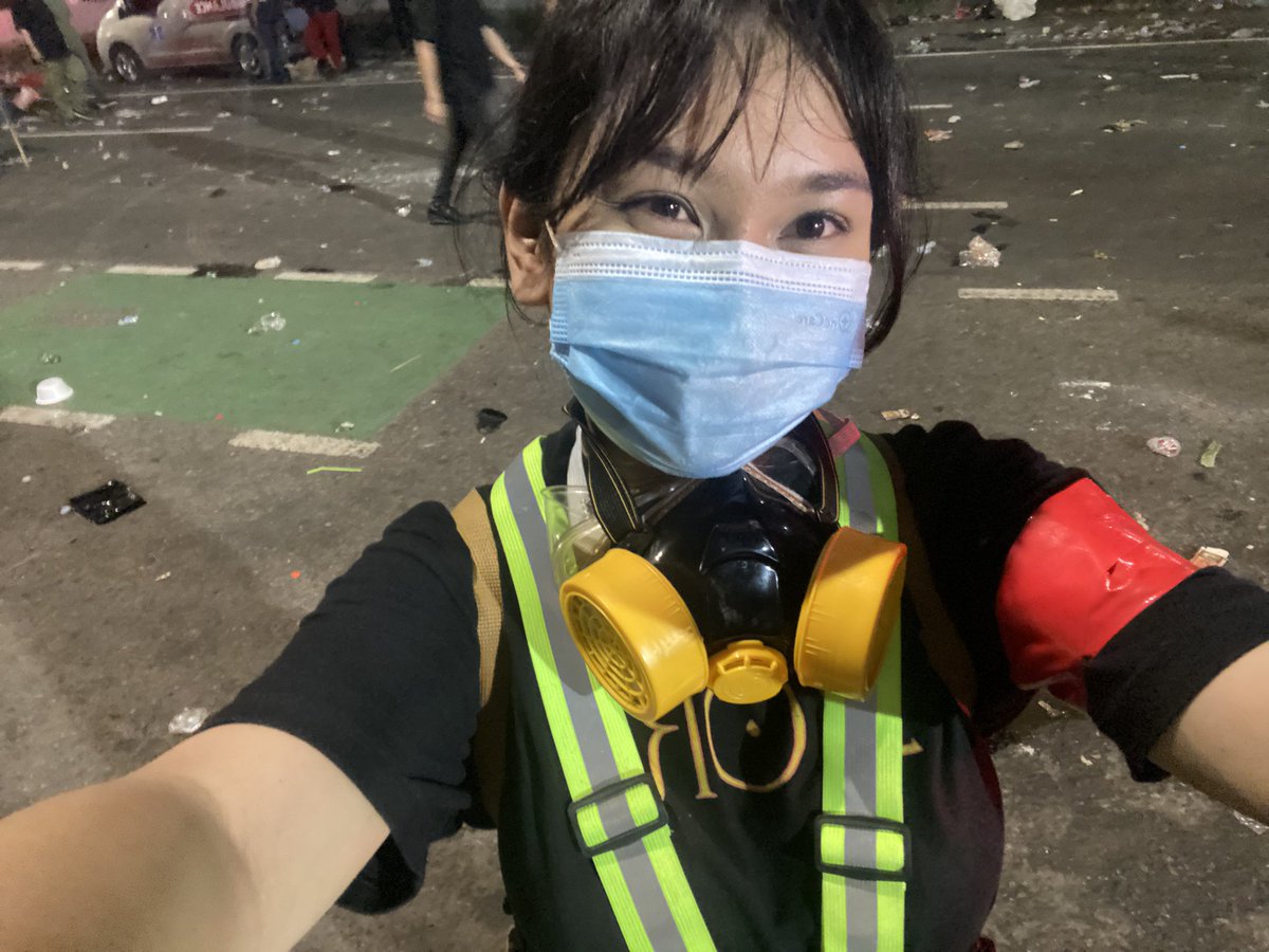 melfostilia's tweet photo. akulah tim medis dengan full makeup agar moodku bagus sepanjang perjalanan https://t.co/ITdRQDGWbA