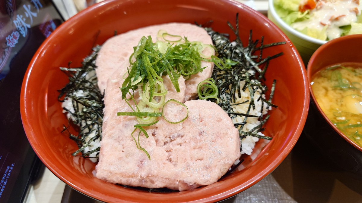 chia_can_rin's tweet photo. 夜中食いに来たら激レアに遭遇して神

ハート型のまぐろたたき丼 https://t.co/GKRYXVVSoZ