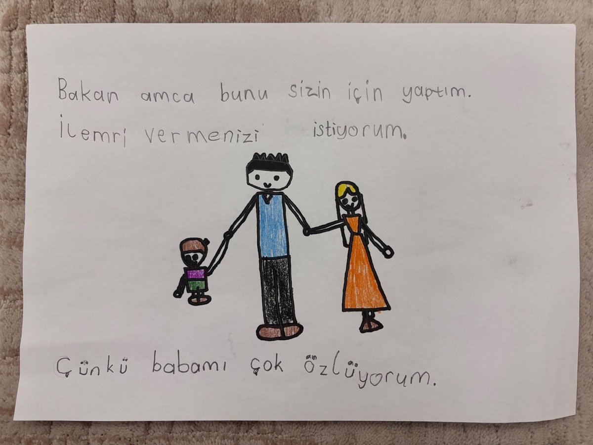 Artid6464's tweet photo. Sayın Hocam,  yavrularımızın çizdiği o masum tabloya sahip çıkarak haklı "İl Emri" talebimize ses verdiniz. Aile mefhumunu savunan o naif kaleminiz bizlere umut oldu, var olun. Allah razı olsun. 8 https://t.co/2GePGgdAyv