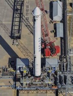 DiscussngFalcon's tweet photo. @graceluvrocky when asked if they would have sexual intercourse with a falcon heavy side booster:

“No, but I’d make out with it” https://t.co/21jIzkF6CD