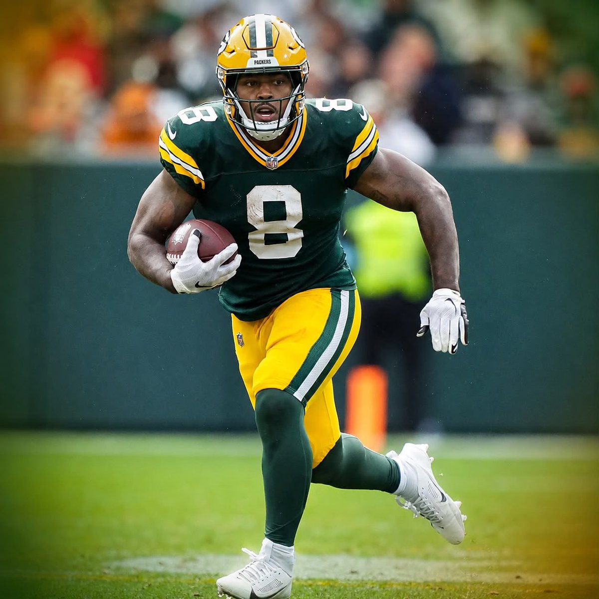 MySportsUpdate's tweet photo. #Packers RB Josh Jacobs has formally been charged with two misdemeanors stemming from his May arrest.

Jacobs was originally booked on five charges, including felony strangulation, but now faces reduced charges of misdemeanor battery and criminal damage to property. https://t.co/BxRbZMDxMg