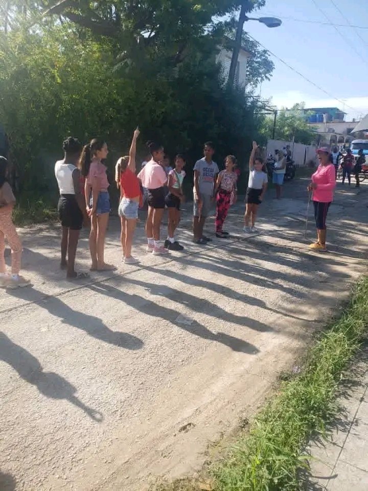 Ya12801Yamile's tweet photo. Activa la #RedJuvenilComunitaria en #Guanajay desde el Consejo Popular # 2, circunscripción 35.
#Artemisa
#ArtemisaJuntosSomosMás #CubaVive #CubaViveEnSuHistoria https://t.co/QvvyO2V06q