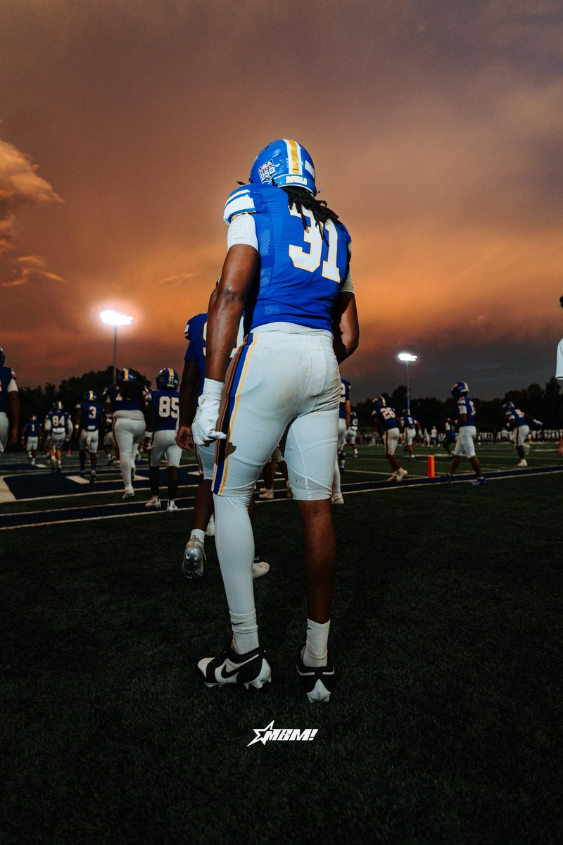 Tracej33's tweet photo. "Everything negative — pressure, challenges — is all an opportunity for me to rise." - @kobebryant 

Fueled. 🔥

#tracejohnson #tfa #royals #agtg #flhsfb #co2027 #dend #defensivelineman #fridaynightlights https://t.co/PkjNn91xaY