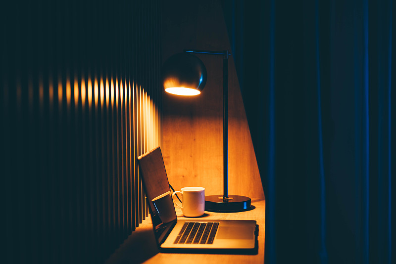 ZomerZ's tweet photo. Late at office, coffee in hand, screen glowing – grinding through the last task of the week, ready to crash into my comfy couch in an hour. https://t.co/1Nbkz2k9RT