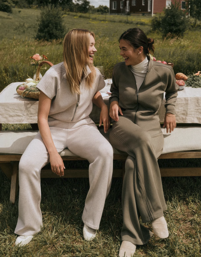 EverythingEnch1's tweet photo. Enjoy 25% OFF all full-priced AirEssentials at Spanx with code AE25 ๐. This limited-time deal ends soon, so HURRY!
SHOP NOW ๐๐ป https://t.co/dfCouJMiJg
#fashion #deals #sale #summersale #limitedtime #style #ad https://t.co/LUfyUQ0x4C