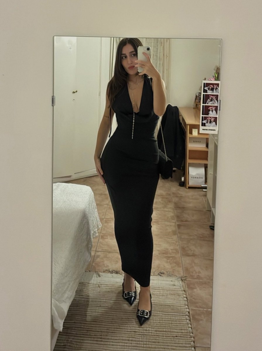 idolcaptioner2's tweet photo. Y por ultimo (a no ser k reciba mas) tenemos a Lidia una de las pocas canarias feas, pero aun asi ese cuerpo de sacaleches hace honor a su tierra de quesitos https://t.co/gyXLU6395C