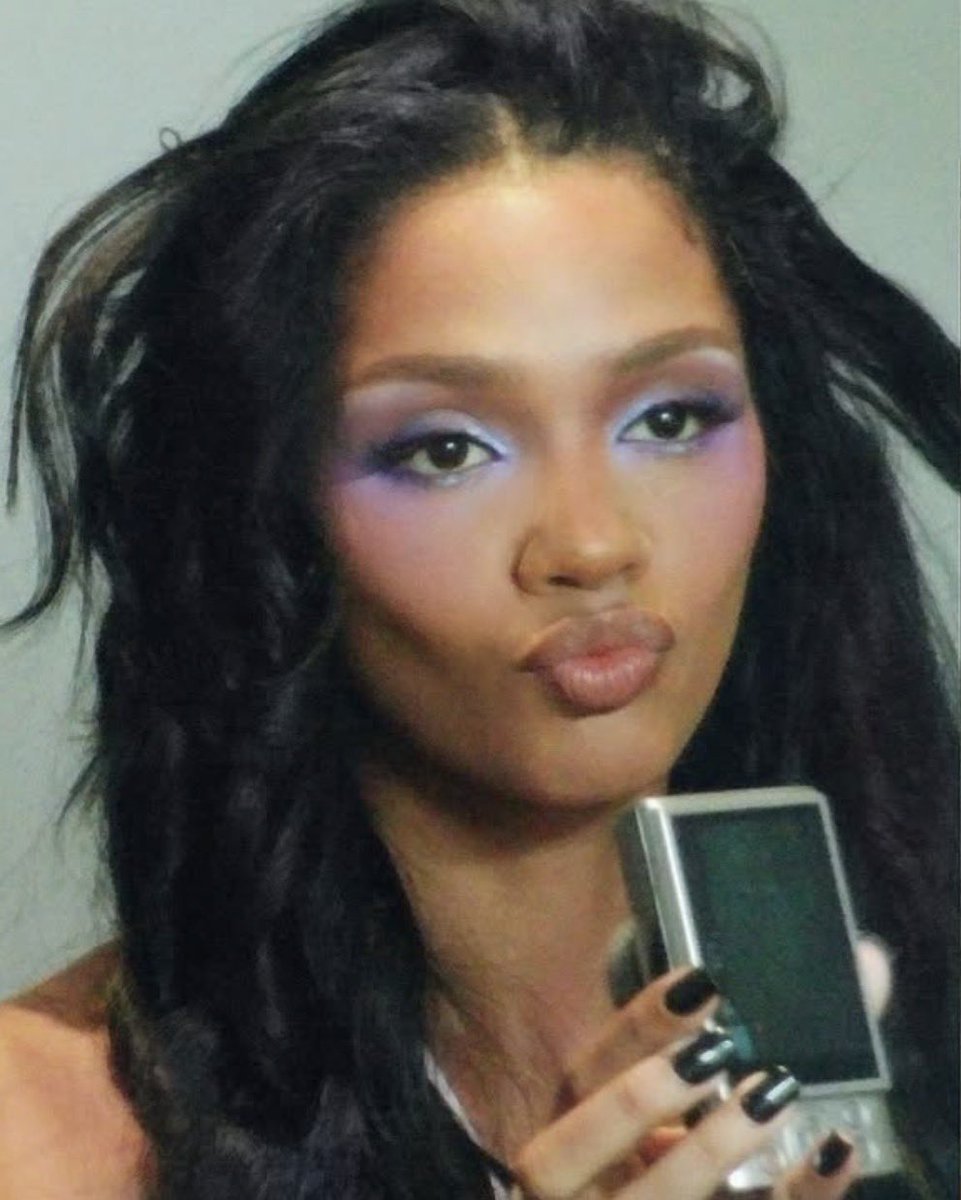 quietlyiconicxo's tweet photo. 2000s beauty ad https://t.co/6rPh5FANjI