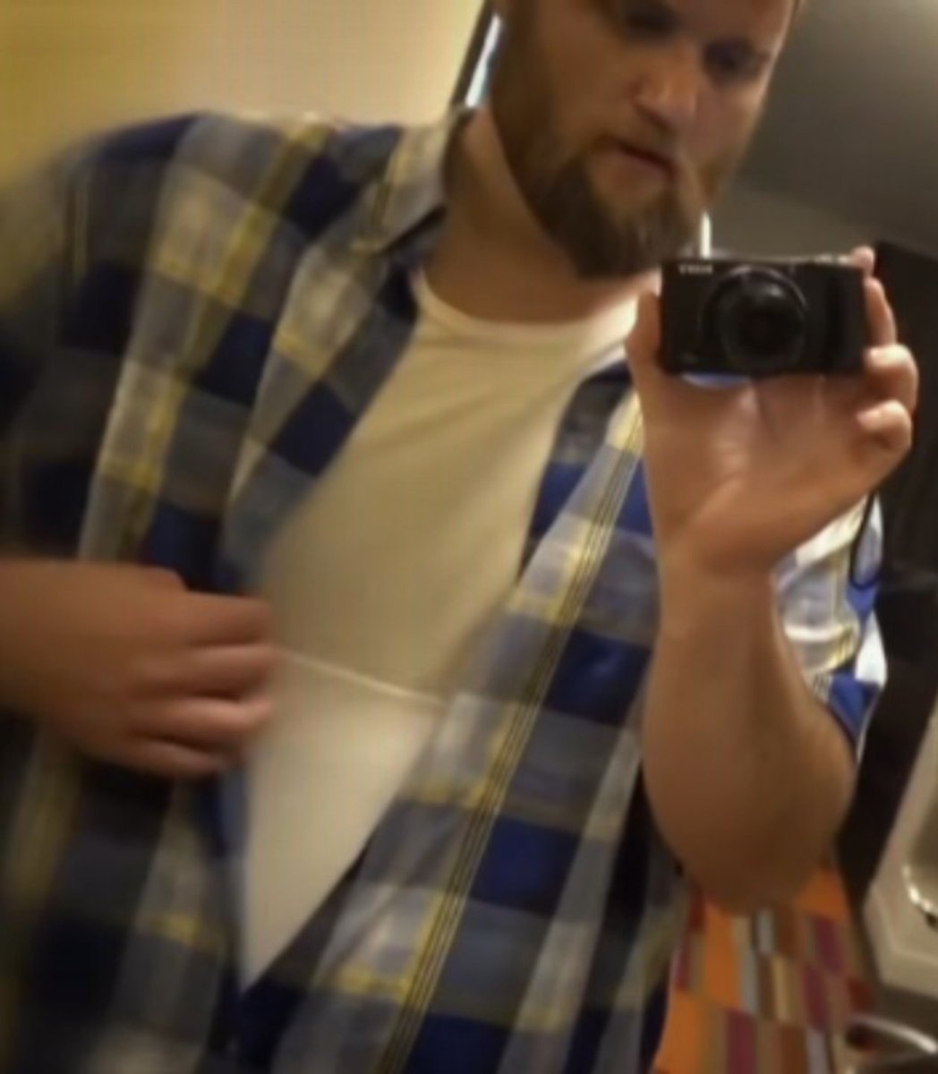 Bernardo_Gorez's tweet photo. Old lore drop: Jeremy Dale Hambly of thequartering remember when I exposed you for wearing a gunt girdle? You were at Gen Con trying to pick up chicks and got your ass beat by a 5'1 man in a dress. Jer has a long history of failures https://t.co/4xJn1lTzLA