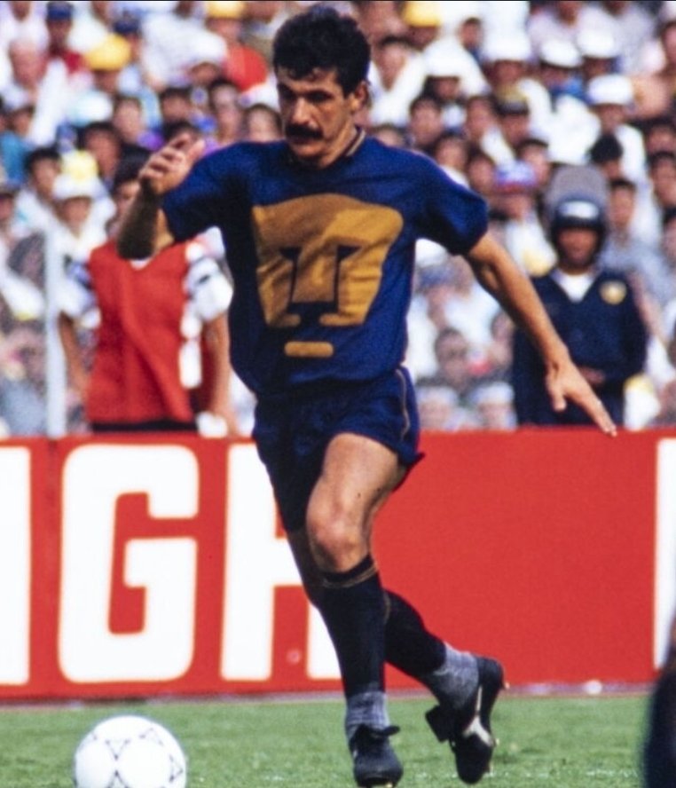 misthioslolo's tweet photo. @PumasMX Hay historias de amor, de esas que solo  llega una cada 20 años, esta es la tuya Chino, bienvenido a tú casa. https://t.co/NyKqKwyIYG