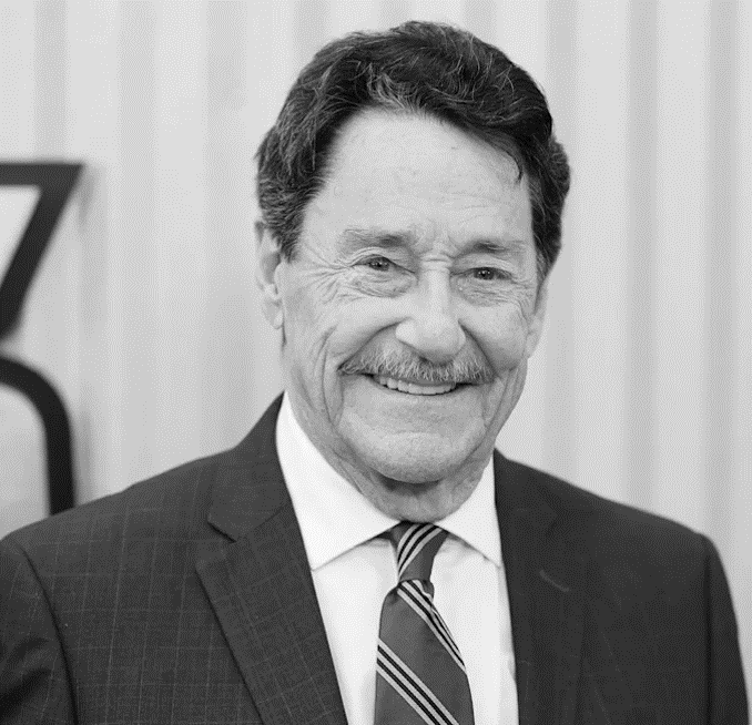 Erux24's tweet photo. Estoy pensando, con el fallecimiento de Peter Cullen, ¿creen que Hasbro vaya a retirar a Optimus de los medios audiovisuales, aunque sea de forma temporal? 

Lo digo por esa tradición que tienen los estudios estadounidenses de desaparecer a un personaje cuando su actor fallece. https://t.co/lnKOj3WmRF