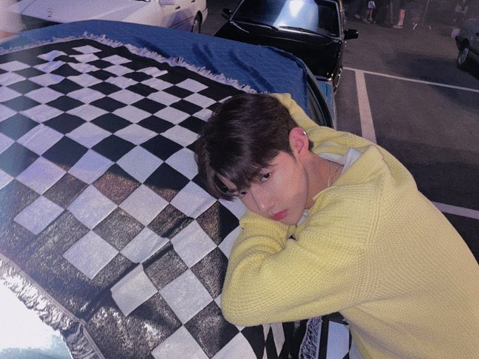 lum1lvr's tweet photo. remember when hanbin took this picture of hao im crazy https://t.co/Sen8wQ7KVd